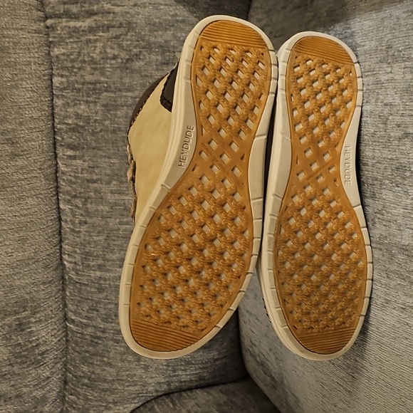 Hey Dude Eloise Recycled Leather Oak Ankle Shoes Sz 9 EUC - Picture 10 of 13